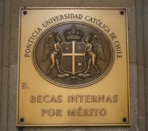 8. Pontificia Universidad Católica de Chile – Becas Internas por Mérito
